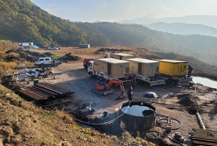 산악 온천 시추 현장